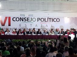 A la sesión del consejo político priista acudieron 415 consejeros que a mano alzada votaron los acuerdos. EL INFORMADOR / R. Rivas