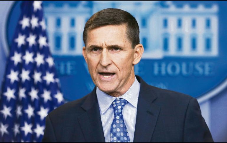 En la mira. Michael Flynn, ex asesor de seguridad nacional de EU, y su hijo son investigados por Robert Mueller. AP