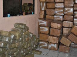 También se decomisaron más de cinco mil envoltorios de cocaína en piedra y mil 200 paquetes de cristal. NTX/ ARCHIVO