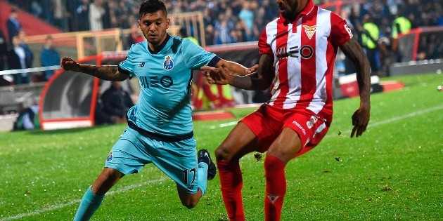 "Tecatito" Corona es expulsado en empate del Porto