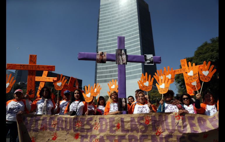 Familiares de víctimas de feminicidios protestaron en las inmediaciones del Ángel de la Independencia en la Ciudad de México. SUN /J. Reyes