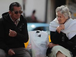 Exhortan a la población a vestir ropa abrigadora. EL INFORMADOR/ARCHIVO