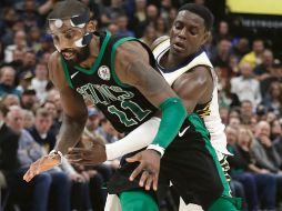 La figura. Kyrie Irving (#11) fue el máximo anotador de los Celtics al conseguir una cosecha de 25 puntos ayer ante los Pelicans. AP