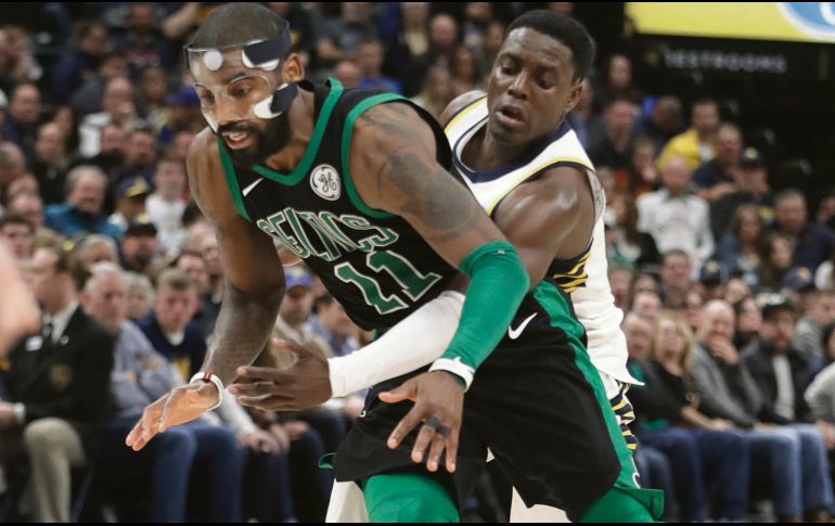 La figura. Kyrie Irving (#11) fue el máximo anotador de los Celtics al conseguir una cosecha de 25 puntos ayer ante los Pelicans. AP