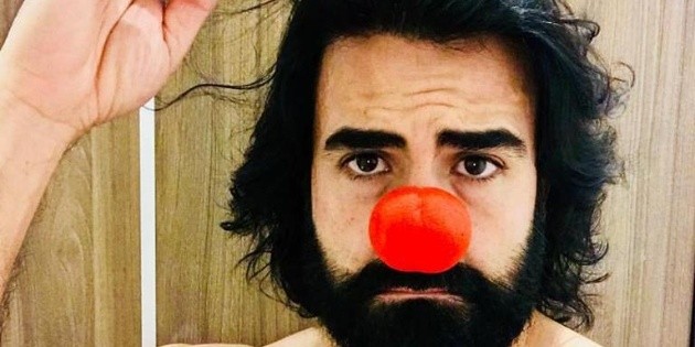 Carlos Esqueda se cortar&aacute; la cabellera a favor de Nariz Roja