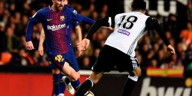 Valencia y Bar&ccedil;a igualan duelo intenso con gol no concedido a Messi