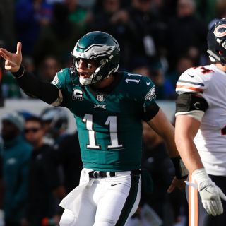 Filadelfia aplasta a Chicago y sigue en la cima de NFL