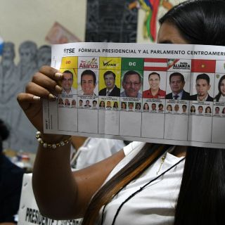 Zelaya proclama a Nasralla ganador de elecciones de Honduras