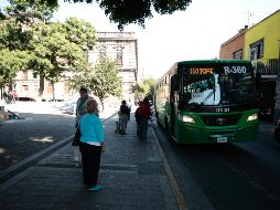 La AMS busca que estos parabuses sean visibles, estén limpios e iluminados, además de que en las zonas más vulnerables se instalarán cámaras de vigilancia. EL INFORMADOR. F. Atilano