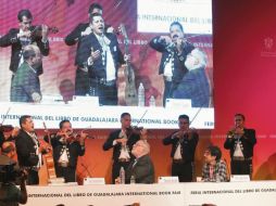 Las Mañanitas. Un mariachi sorprendió a Fernando Savater al finalizar la charla. EL INFORMADOR/E. Barrera