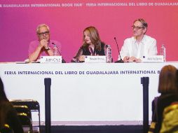 Amigos. En el homenaje estuvieron presentes Juan Cruz, Mercedes Monmamy y Alberto Ruy Sánchez. EL INFORMADOR/G. Gallo