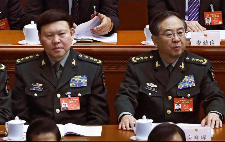 Zhang (i), director del departamento de trabajo político y miembro de la Comisión Militar Central, había caído en desgracia dentro del Partido Comunista de China. AP/A. Wong