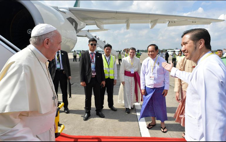 El Pontífice instó a los líderes birmanos a 