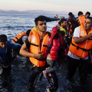 Interceptan una embarcación con 61 inmigrantes en el Mar Negro