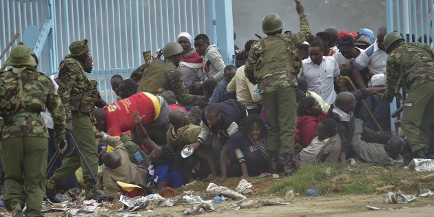 Policías y manifestantes se enfrentan, en Kenia