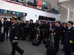 Los pilotos también protestaron por una iniciativa de ley que pretende incrementar de 90 a 100 horas de vuelo al mes la jornada laboral. SUN / J. Martínez