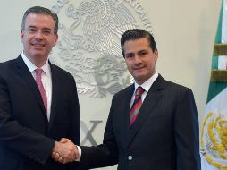 Peña Nieto designó a Alejandro Díaz de León Carrillo como gobernador del Banco de México.  FACEBOOK / Enrique Peña Nieto
