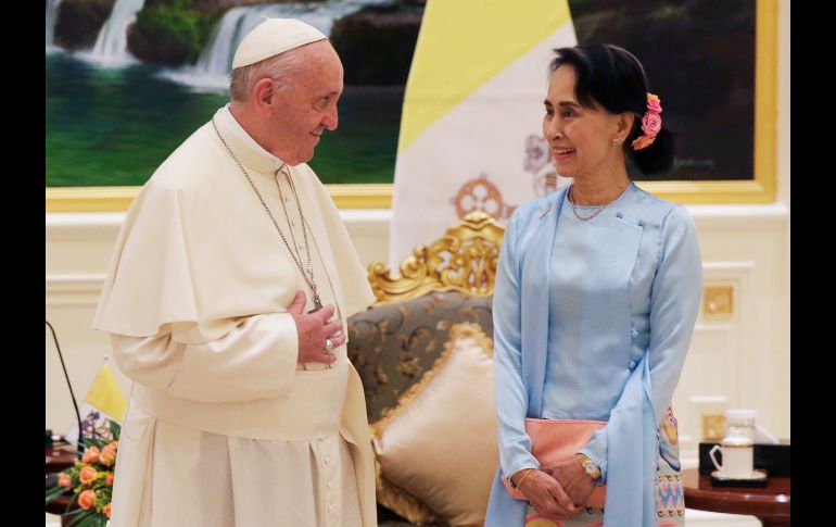 El Papa mantuvo el martes una muy esperada reunión con la líder birmana y Premio Nobel de la Paz Aung San Suu Kyi.
