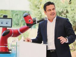 Aristóteles Sandoval destacó que la planta se abrió gracias a que tanto la empresa como el Gobierno estatal cumpleron con sus acuerdos. ESPECIAL