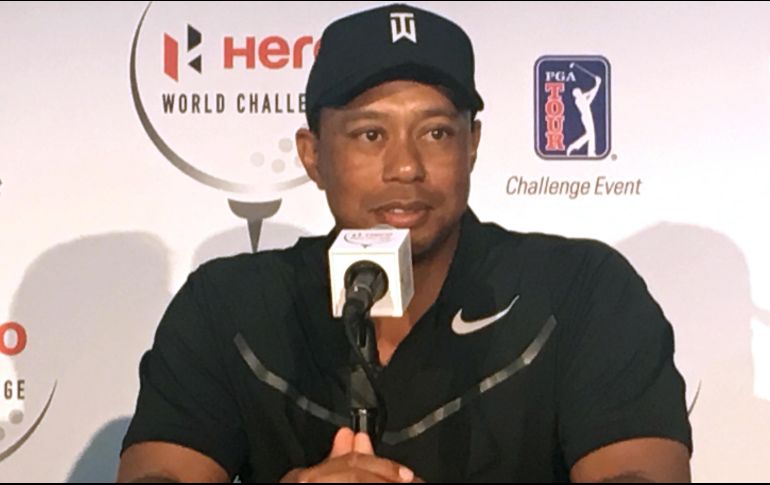 Tiger Woods durante una conferencia de prensa en el club Albany, donde tendrá lugar el torneo. AFP/D. Ferguson