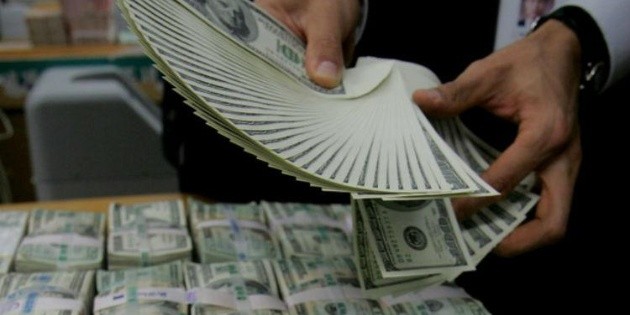 El d&oacute;lar desciende y se vende hasta en 18.92 pesos