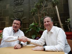 El secretario de Gobernación, Miguel Ángel Osorio Chong, se reunió con José Antonio Meade la tarde de este miércoles en un restaurante. SUN/ I. Stephens