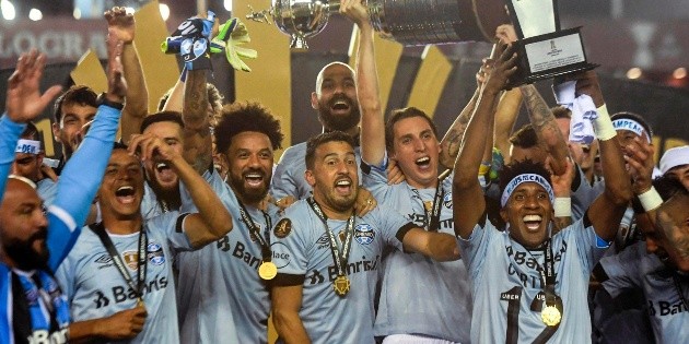 Gremio vence a Lan&uacute;s y conquista su tercera Libertadores