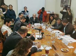 Ismael del Toro (centro) señala que en el caso del aspirante Gabriel Valencia también podría generar duda de conflicto de interés. EL INFORMADOR/R. Rivas