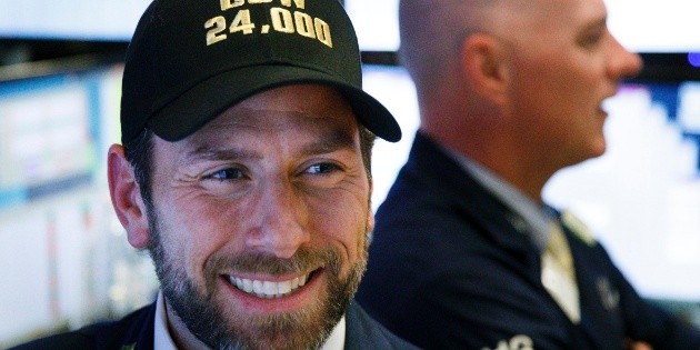 El Dow Jones rebasa por primera vez los 24 mil puntos