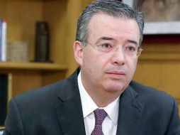 Hoy Alejandro Díaz de León toma el timón de la entidad en relevo de Carstens. BLOOMBERG.