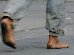 ''El olor desató las quejas de sus compañeros'', indicó una fuente, ''los pasajeros le pidieron que se volviera a poner los zapatos porque les estaba haciendo pasar un mal rato''. EL INFORMADOR / ARCHIVO