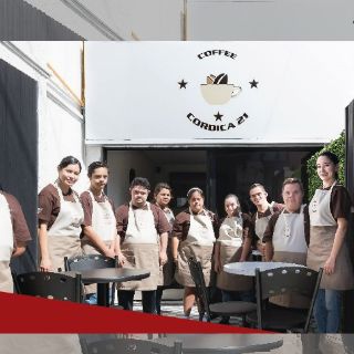 Abren café atendido por jóvenes con síndrome de Down