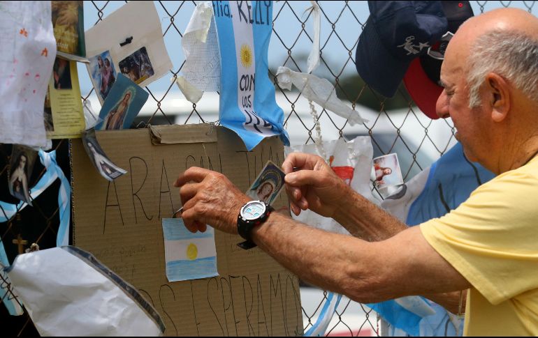 Familiares portaban las fotos de sus seres queridos, de los que no se tienen rastros desde el 15 de noviembre. EFE / A. Mauricio