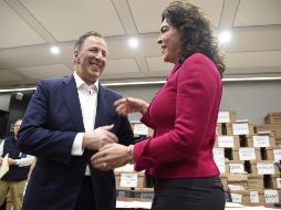 Meade y Ortega se saludan luego de que ésta informara que suma a la campaña del exsecretario de Hacienda. NTX/Especial