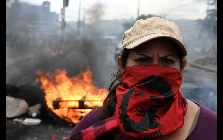 En la foto se observa a uno de los manifestantes que forma parte del grupo simpatizante del candidato Salvador Nasralla, del Partido Alianza Oposición. AFP / O. Sierra