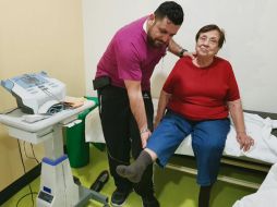 Rehabilitación. Carmen Sahagún es una de las beneficiadas con el equipo que llegó a la Clínica 46 del IMSS. EL INFORMADOR/T. Villaseñor