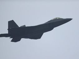 Un caza estadounidense F-22 Raptor despega de la base aérea en Gwangju, Corea del Sur. Este lunes comienzan los ejercicios 