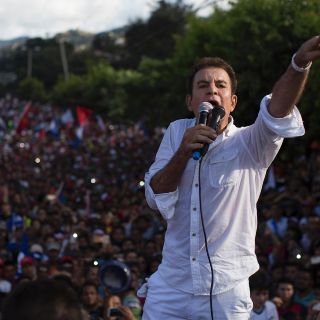Honduras reanuda escrutinio electoral; oposición protesta por "fraude"