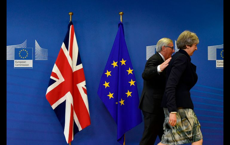 El presidente de la Comisión Europea, Jean-Claude Juncker, recibe a la primera ministra británica, Theresa May, en Bruselas, Bélgica, para tratar la conclusión de la primera fase de las negociaciones del 