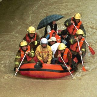Suben a 15 los muertos por inundaciones en Tailandia