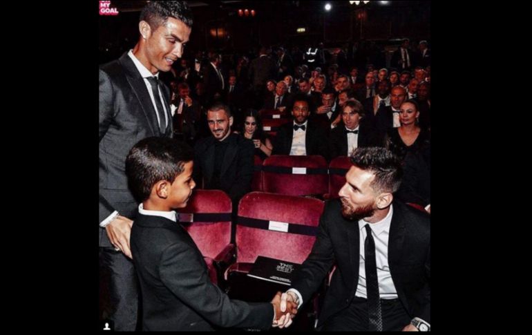 La admiración de Cristiano Junior por Lionel Messi no es algo nuevo, pues se conoció del gusto hace dos años, en el marco de la entrega del Balón de Oro 2015. INSTAGRAM / @mrahunter