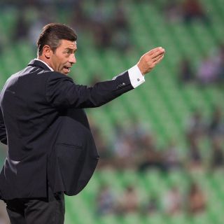 Cruz Azul hace oficial llegada del técnico Pedro Caixinha
