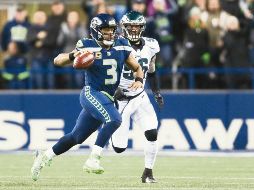 Si los Seahawks todavía tienen posibilidades de acceder a Playoffs es gracias a su mariscal de campo, Russell Wilson. AP