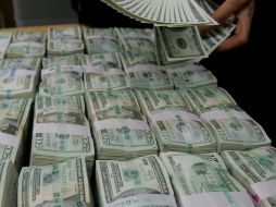 La divisa se compró en un precio mínimo de 17.75 pesos en bancos de la capital del país. EL INFORMADOR/ ARCHIVO