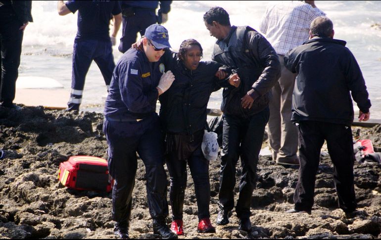 Autoridades rescataron a 35 personas, que fueron a un hospital para ser atendidas con síntomas de asfixia; equipos de rescate continúan buscando supervivientes. AFP/ARCHIVO