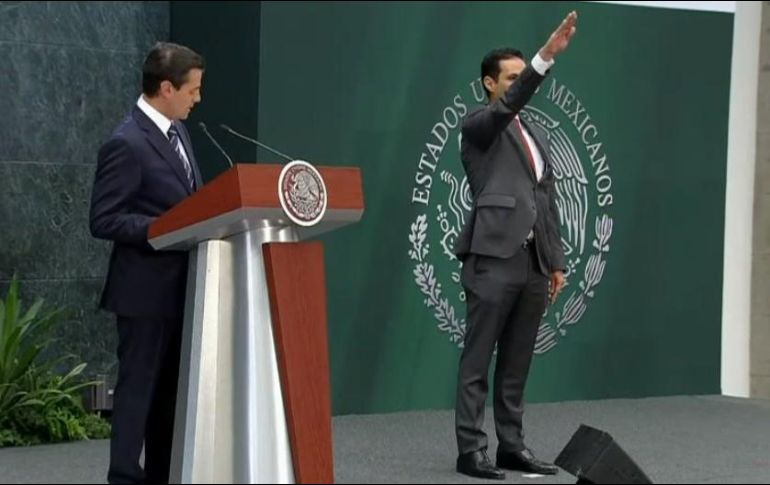 Peña Nieto toma protesta a Tuffic Miguel Ortega como nuevo director general del IMSS. TWITTER/@PresidenciaMX