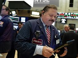 Los sectores industrial,  tecnológico, energético y de materias primas terminaron la sesión al alza. AP/ ARCHIVO