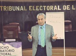 Flavio Galván Rivera emitió la entrega del dictamen a la Jucopo del Senado. TWITTER / @Electoral_Mex