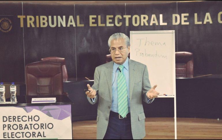 Flavio Galván Rivera emitió la entrega del dictamen a la Jucopo del Senado. TWITTER / @Electoral_Mex