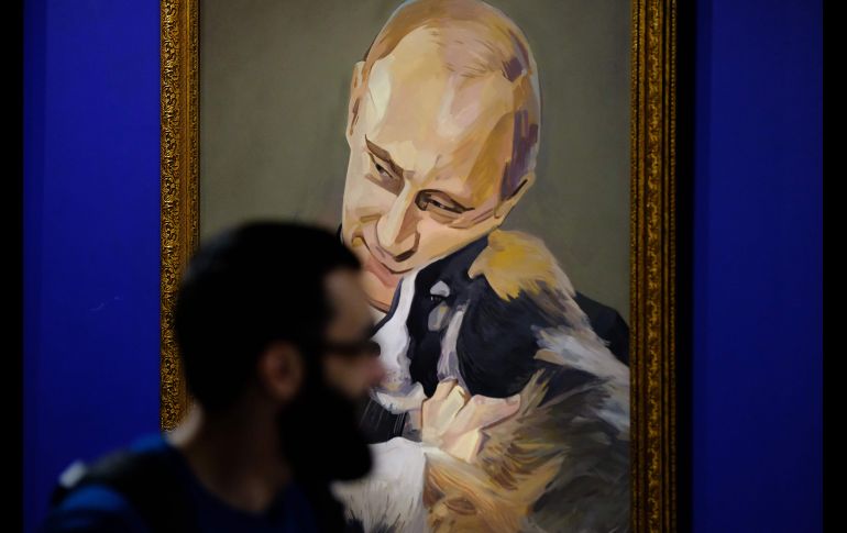 También se ve el lado más humano del Putin, como su amor por los animales.